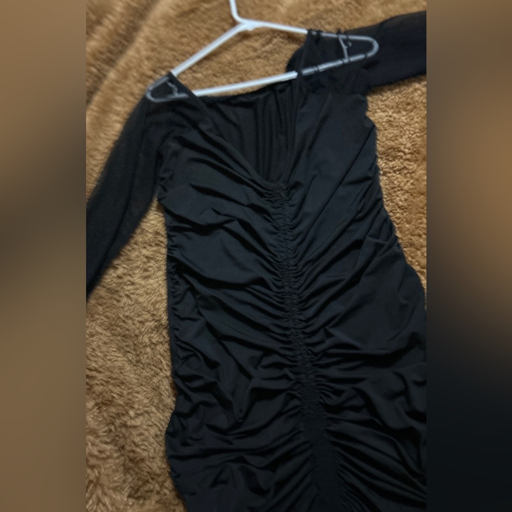 Elegant Black Ruched Dress - Picture 5 of 8